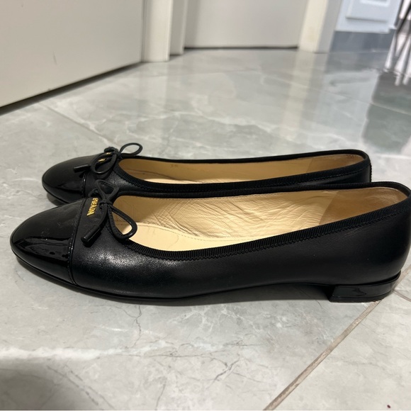 Prada Flats size 38, perfect condition worn few times. - Picture 6 of 6